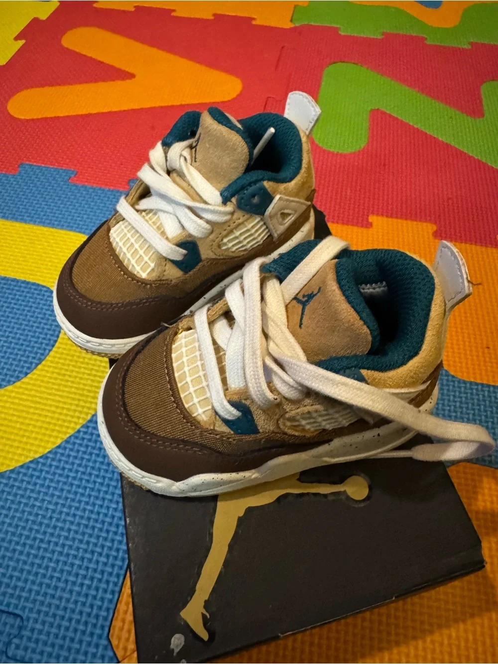 Jordan Kids Retro Sneakers in Brown, Tan and Teal Excellent Condition Size 4C